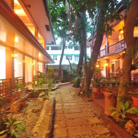 Lola Itang Pension House Tiniguiban 외부 사진