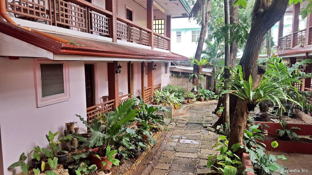 Lola Itang Pension House Tiniguiban 외부 사진