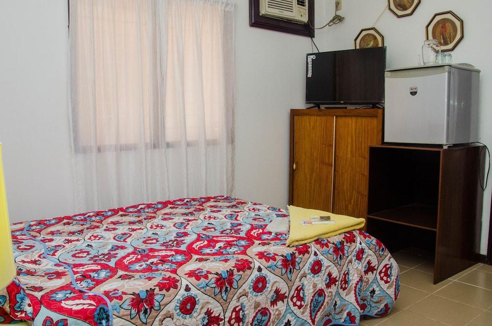 Lola Itang Pension House Tiniguiban 외부 사진