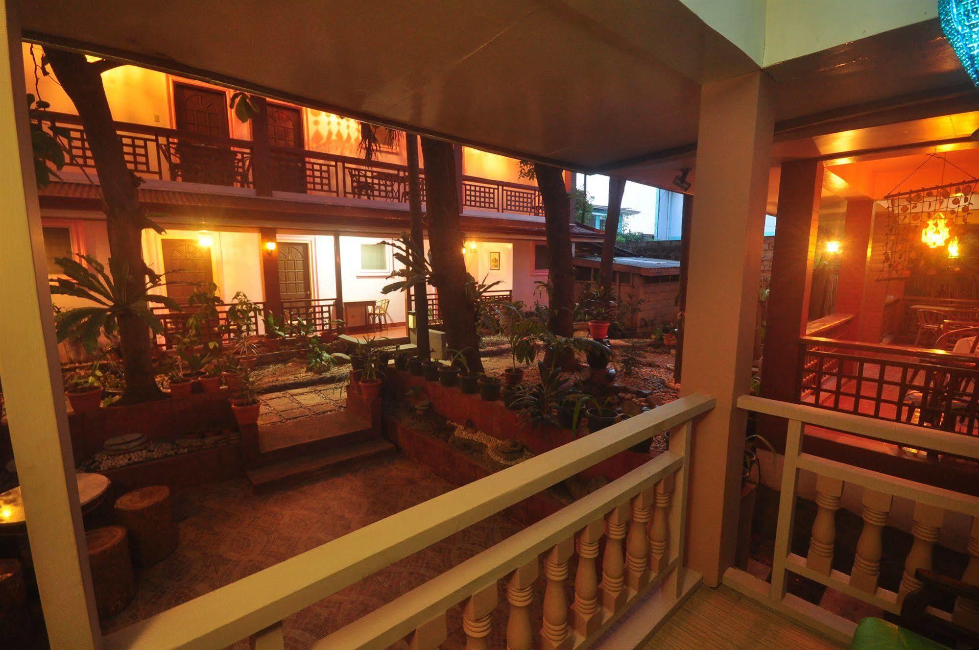 Lola Itang Pension House Tiniguiban 외부 사진