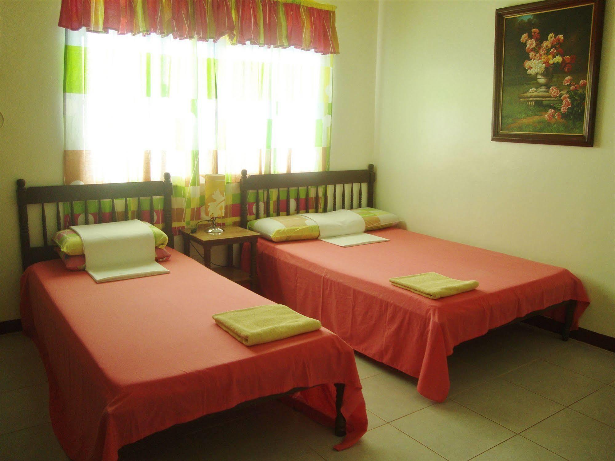 Lola Itang Pension House Tiniguiban 외부 사진
