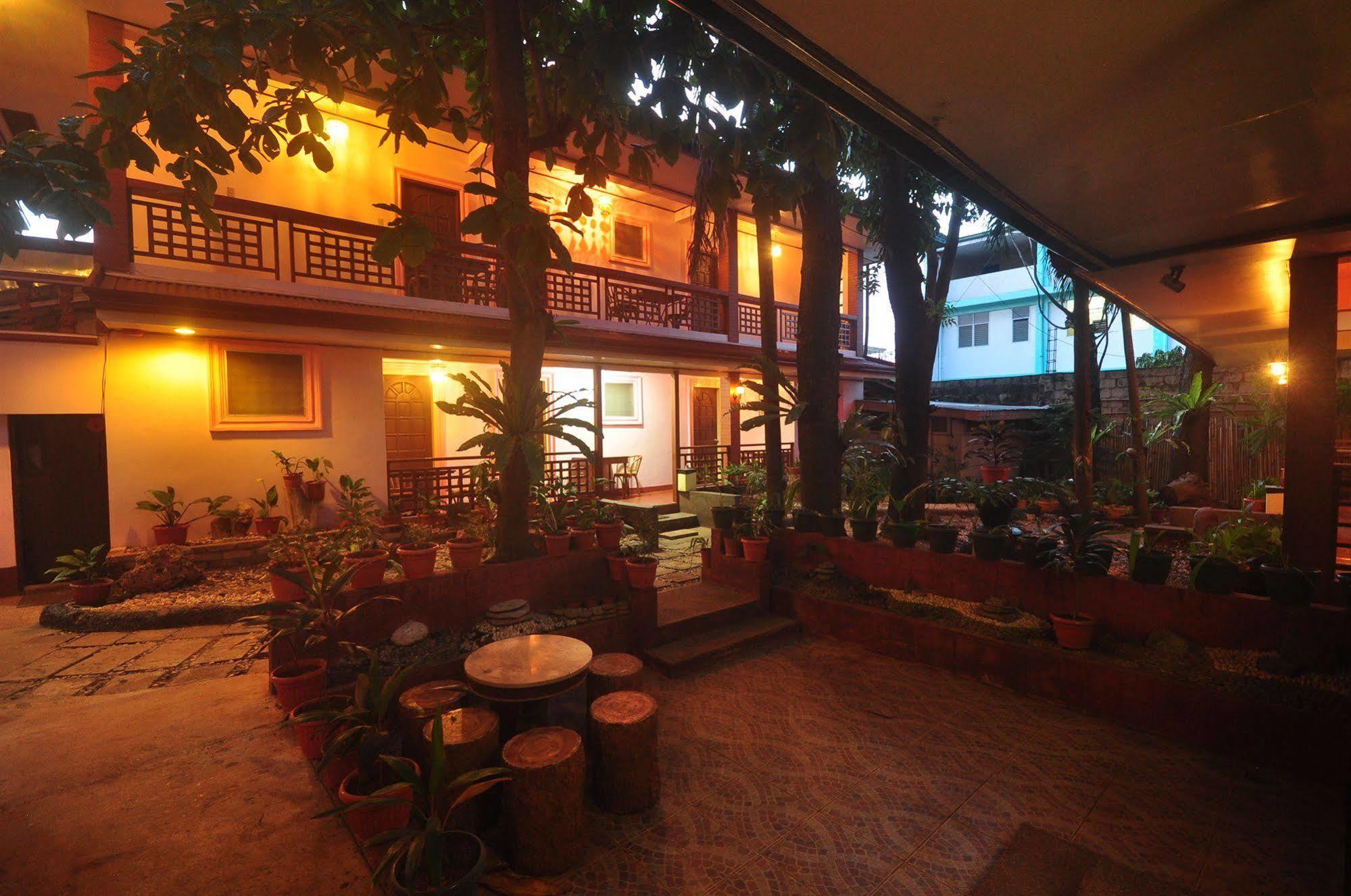 Lola Itang Pension House Tiniguiban 외부 사진