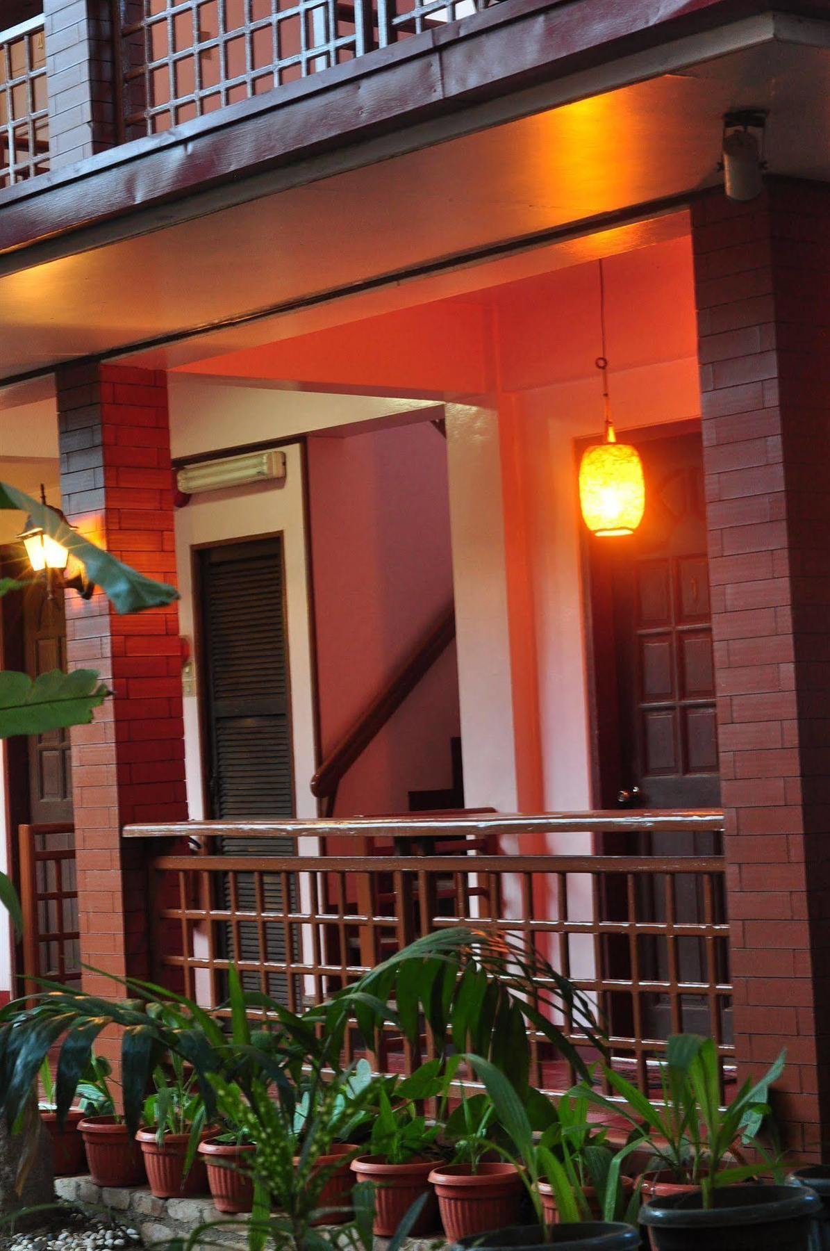 Lola Itang Pension House Tiniguiban 외부 사진