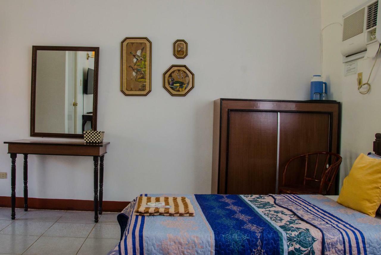 Lola Itang Pension House Tiniguiban 외부 사진