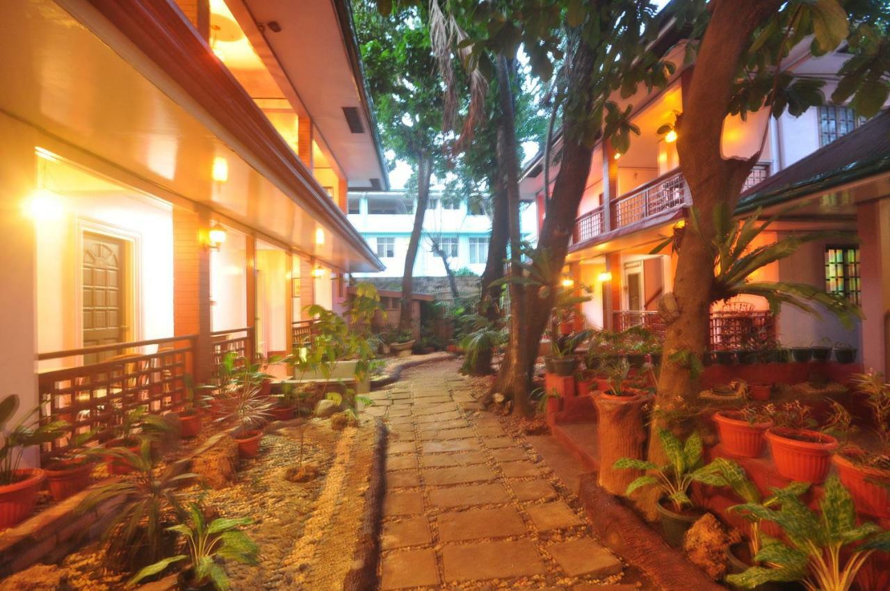 Lola Itang Pension House Tiniguiban 외부 사진